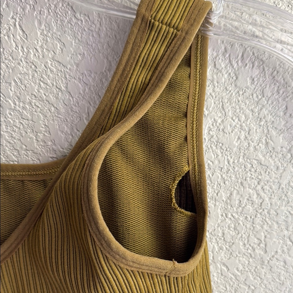 Good American Seamless Ribbed Bra - Picture 3 of 5